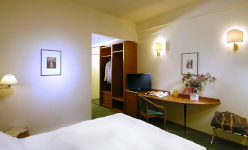 PHI HOTEL EMILIA room example
